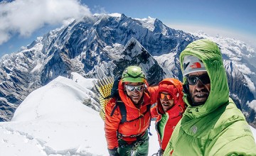 三名攀登者登顶Nilgiri South峰南壁(6839m) 下撤途中一人遇难