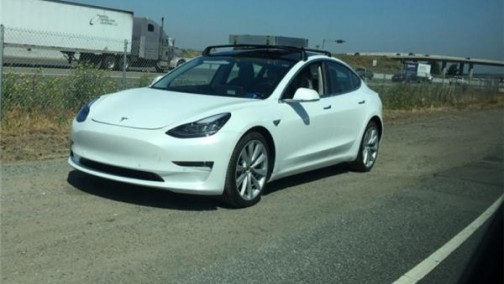 Model 3新路测照暗示消费者未来可安装车顶架